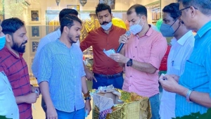 
                        ടിയാര ഗോൾഡ് ആൻ്റ് ഡയമണ്ട്സിൽ സ്വർണനാണയ വിജയിയെ അനുമോദിച്ചു