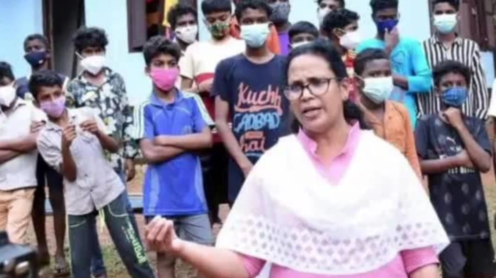 വടകര ജെ.എന്‍.എം. സ്കൂളിന് കെ.കെ. രമ എം.എല്‍.എ. ബസ് അനുവദിച്ചു