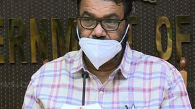 നഗരമധ്യത്തിൽ ആക്രമിക്കാൻ ശ്രമിച്ച യുവാവിനെ കീഴ്പ്പെടുത്തിയ പെൺകുട്ടിയെ അഭിനന്ദിച്ച് മന്ത്രി വി. ശിവൻകുട്ടി