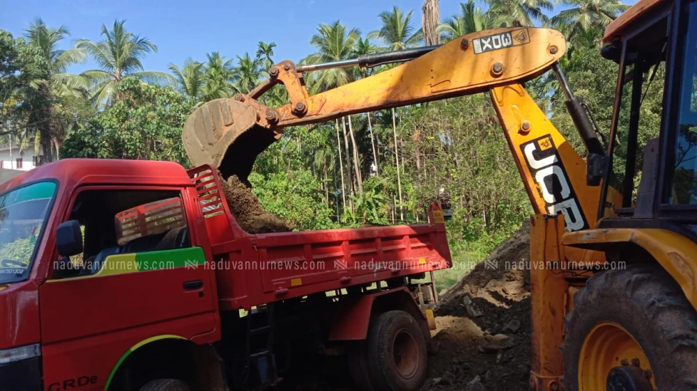 ഡി.കെ. ഡി. എഫ് സമര പ്രഖ്യാപനം ഫലം കണ്ടു; വയൽ നികത്തിയതിൽ വില്ലേജ് ഓഫീസറുടെ ഇടപെടൽ