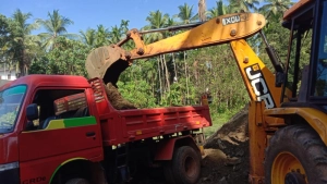 
                        ഡി.കെ. ഡി. എഫ് സമര പ്രഖ്യാപനം ഫലം കണ്ടു; വയൽ നികത്തിയതിൽ വില്ലേജ് ഓഫീസറുടെ ഇടപെടൽ