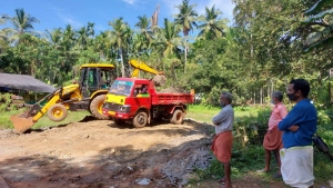 
                        കുരുടിമുക്കിലെ വയൽ നികത്തിയ മണ്ണ് എടുത്തു മാറ്റി, വയൽ നികത്തൽ തടഞ്ഞു