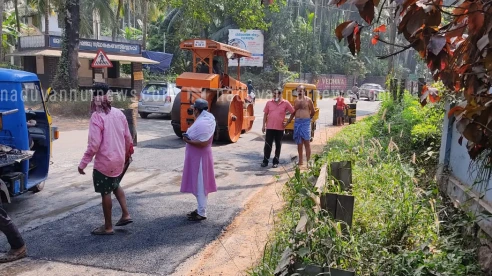 നാട്ടുകാരുടേയും ഓട്ടോ തൊഴിലാളികളുടേയും ഇടപെടൽ; സംസ്ഥാന പാതയിൽ അറ്റകുറ്റപ്രവൃത്തി പുനരാരംഭിച്ചു