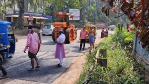 
                        നാട്ടുകാരുടേയും ഓട്ടോ തൊഴിലാളികളുടേയും ഇടപെടൽ; സംസ്ഥാന പാതയിൽ അറ്റകുറ്റപ്രവൃത്തി പുനരാരംഭിച്ചു