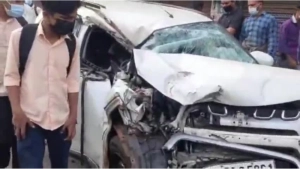 
                        പയ്യോളിയില്‍ ഇന്ന് പുലര്‍ച്ചേ കാറപകടം,അഞ്ച് പേര്‍ക്ക് പരിക്ക്