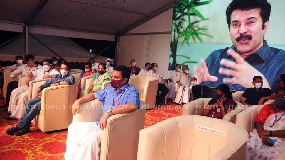 ബേപ്പൂര്‍ ജലോത്സവം വിനോദ സ‍ഞ്ചാര മേഖലയില്‍ കോഴിക്കോടിന്റെ സംഭാവനയെന്ന് മമ്മൂട്ടി