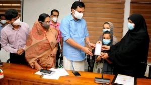 
                        മുഹമ്മദ് മുഹ്സിന് മരണാന്തര ബഹുമതിയായി സർവ്വോത്തം ജീവൻ രക്ഷാ പതക്ക് സമ്മാനിച്ചു