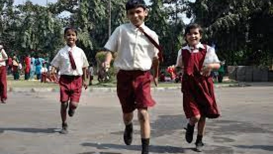 സ്കൂളുകൾ തുറന്നു; രക്ഷിതാക്കൾക്കും വിദ്യാർത്ഥികൾക്കും ആശങ്ക വേണ്ടെന്ന് വിദ്യാഭ്യാസ മന്ത്രി