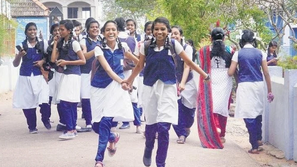  സ്കൂള്‍ സമയം മാറുന്നു , ഇനി മുതല്‍ നാല് മണി വരേ പഠനം