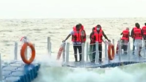 
                        ബേപ്പൂരിലെ ഫ്ലോട്ടിങ്‌ ബ്രിഡ്ജ് പ്രവർത്തനം പുനഃരാരംഭിച്ചു