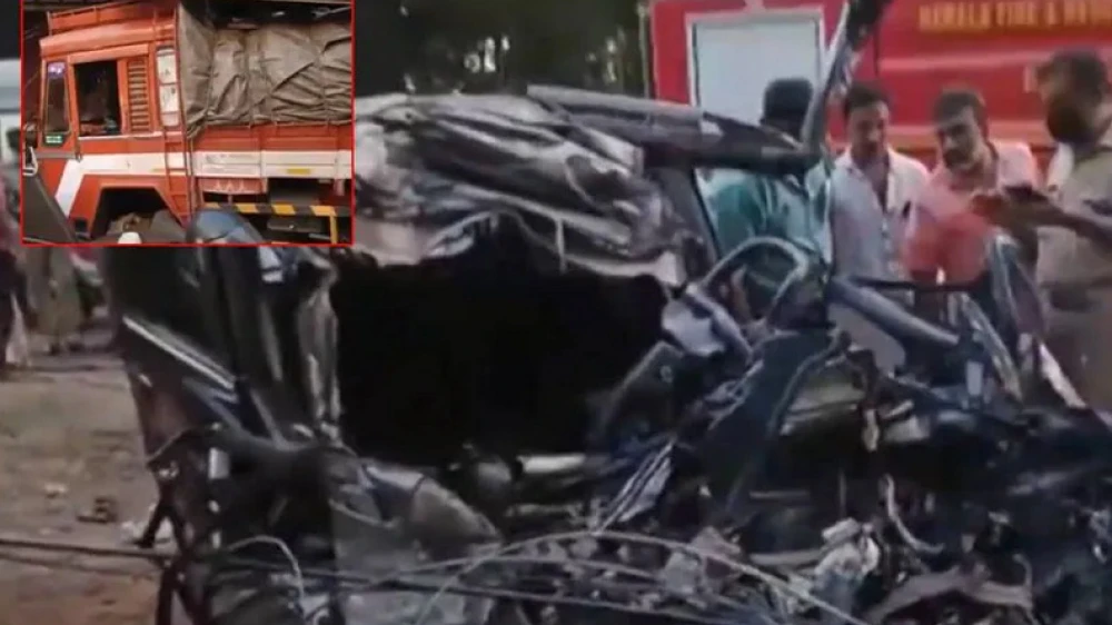 ദേശീയപാതയിൽ കാറും ലോറിയും കൂടിയിടിച്ച് നാലു പേർക്ക് ദാരുണാന്ത്യം