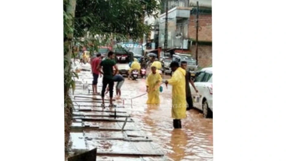 കനത്ത മഴയിൽ കുറ്റ്യാടി ടൗൺ വെള്ളത്തിലായി