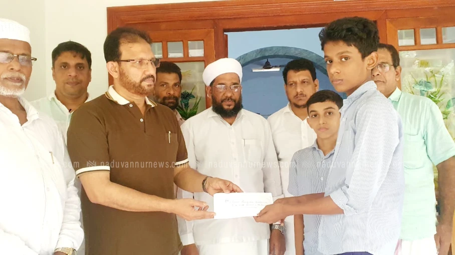 സലാല കെ.എം.സി.സി മെഡിക്കൽ സെക്യൂരിറ്റി ഫണ്ട് കൈമാറി