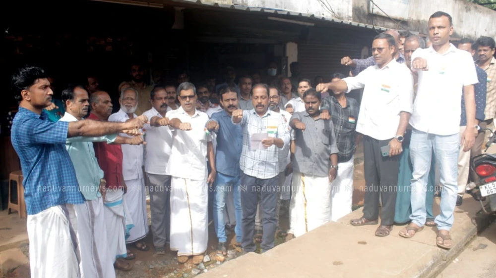 മധുരം പകർന്ന് സ്വാതന്ത്ര്യ ദിനം ആഘോഷിച്ച് ഉള്ളിയേരിയിലെ വ്യാപാരി വ്യവസായി ഏകോപന സമിതി