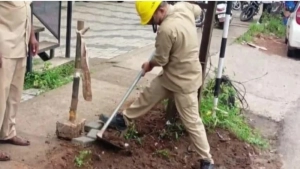 
                        ഉള്ളിയേരിയിൽ റോഡരുകിലെ കുഴിയിൽ വീണ് യുവതിക്ക് പരിക്ക്