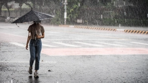 
                        മഴ തുടരും; സംസ്ഥാനത്ത് ആറ് ജില്ലകളിൽ യെല്ലോ അലേർട്ട്