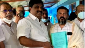 
                        കോടഞ്ചേരി ടൗണിൽ വൻ ദുരന്തം ഒഴിവാക്കിയ ഷാജിവർഗീസിന് രാഹുൽ ഗാന്ധിയുടെ ആദരം