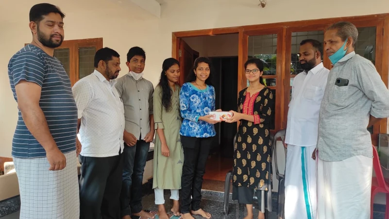 നീറ്റ് പരീക്ഷയിൽ ഉന്നത വിജയം നേടിയ സോനാ സന്തോഷിനെ ആദരിച്ചു