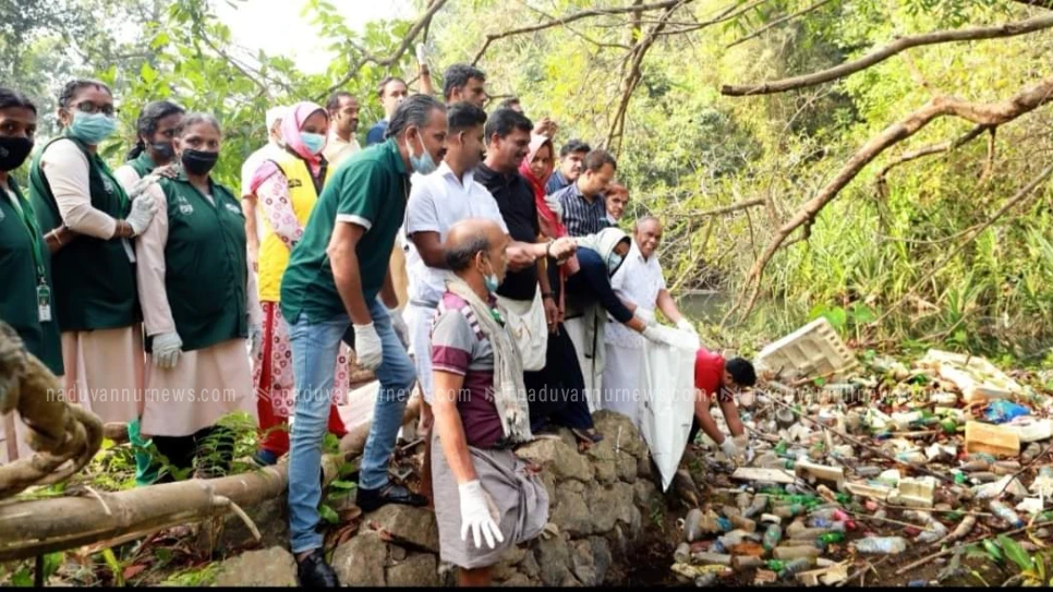 പൂനൂർ പുഴയിൽ ജനകീയ ശുചീകരണം നടത്തി