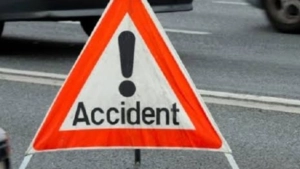 
                        ആലപ്പുഴയില്‍ പിക്കപ്പ് വാനിന്റെ ടയര്‍ മാറ്റിക്കൊണ്ടിരിക്കെ ലോറിയിടിച്ച് രണ്ടുപേര്‍ മരിച്ചു