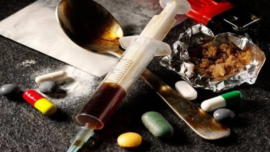 മയക്കുമരുന്ന് ശേഖരവുമായി എട്ടംഗ സംഘം പിടിയില്‍