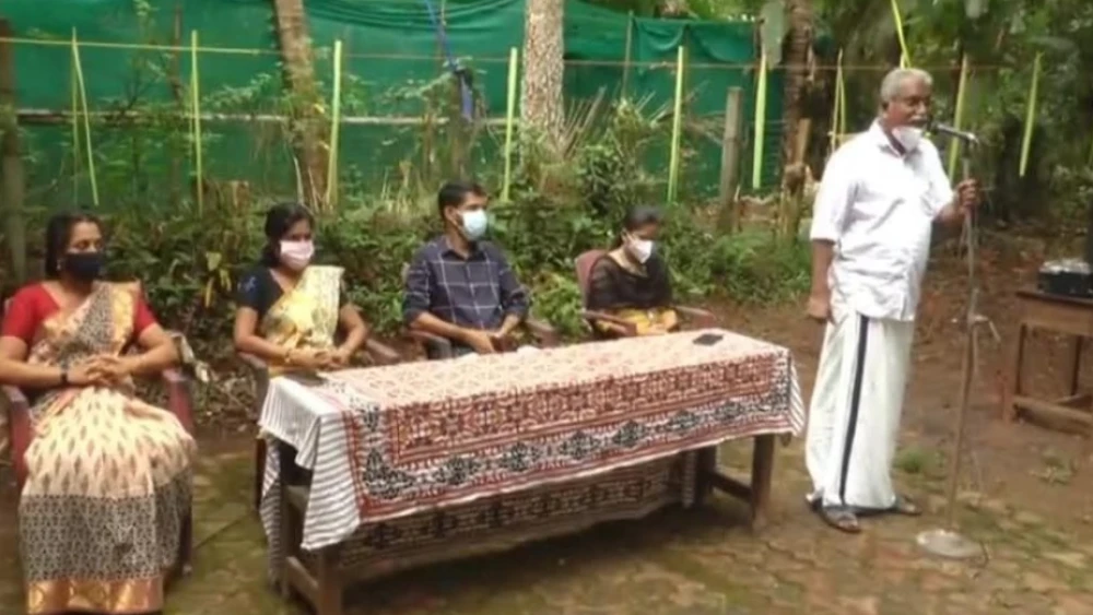 അരിക്കുളത്ത് പ്രധാനാധ്യാപകനെ സസ്പെന്‍ഡ് ചെയ്തതിനെതിരെ പ്രതിഷേധം