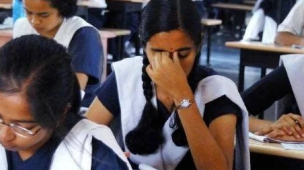 10,12 ക്ലാസുകളില്‍  പരീക്ഷ ഓഫ്‌ലൈന്‍ ആയി  നടത്താന്‍  കേരളം സുപ്രീം കോടതിയില്‍ അനുവാദം തേടും