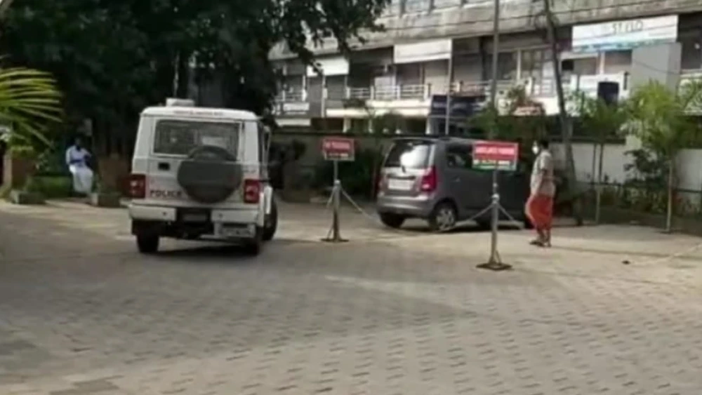 കാ‍ഞ്ഞിക്കാവ് സ്വദേശിയെ കത്തി കാണിച്ച് ഭീഷണിപ്പെടുത്തി പണം കവര്‍ന്നു