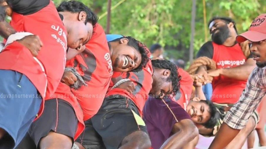 സിപിഐഎം ജില്ലാ സമ്മേളനത്തിന്റെ ഭാഗമായി കമ്പവലി മത്സരം സംഘടിപ്പിച്ചു