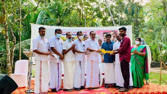 കൈ താങ്ങ് ട്രസ്റ്റ് ആംബുലൻസ് നാടിന് സമർപ്പിച്ചു