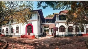 
                        എറണാകുളം മഹാരാജാസിൽ സംഘർഷം; കോളജും ഹോസ്റ്റലും അടച്ചു