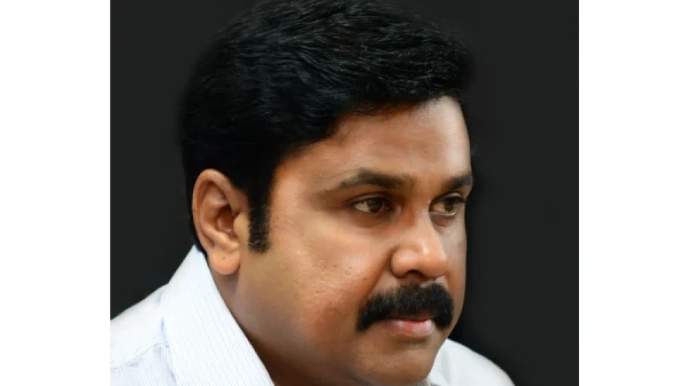 നടൻ ദിലീപിന്റെയും സഹോദരന്റെയും വീടുകളിൽ ക്രൈംബ്രാഞ്ച് റെയ്ഡ്