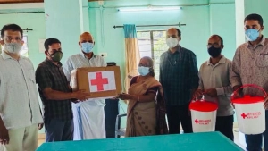 
                        ഉള്ളിയേരി സി എച്ച് സി ക്ക് റെഡ് ക്രോസ്  കോവിഡ് സഹായം നൽകി