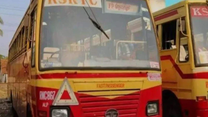 പിന്നിലെ നാലുചക്രങ്ങളിൽ ഒന്നില്ലാതെ കെ. എസ്. ആർ. ടി. സി. ബസ്സ് ഓടിച്ച ജീവനക്കാർക്ക് സസ്പെൻഷൻ