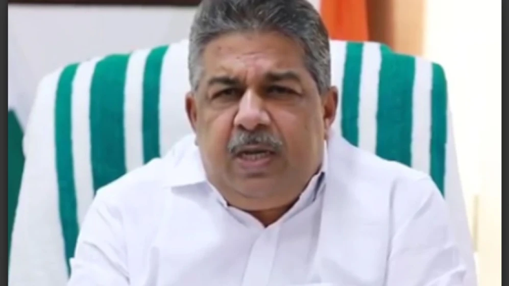  വിവാദ പരാമർശം; മന്ത്രി സജി ചെറിയാൻ രാജി വെച്ചു