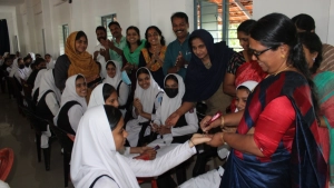 
                        പെരുന്നാളിനെ വരവേൽക്കാൻ മെഹന്തി ഫെസ്റ്റൊരുക്കി വിദ്യാർത്ഥികൾ