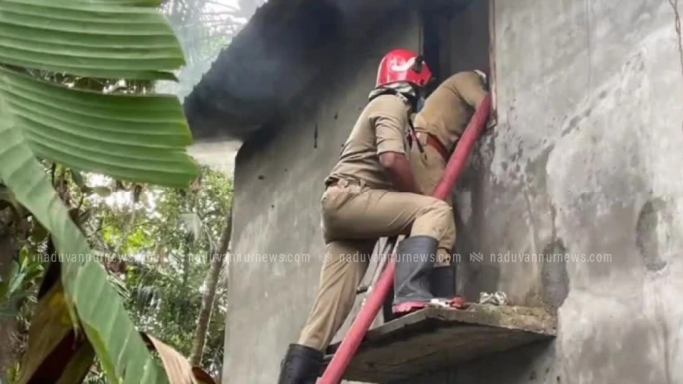  ചേമഞ്ചേരിയിൽ തേങ്ങാ കൂടയ്ക്ക് തീപിടിച്ചു