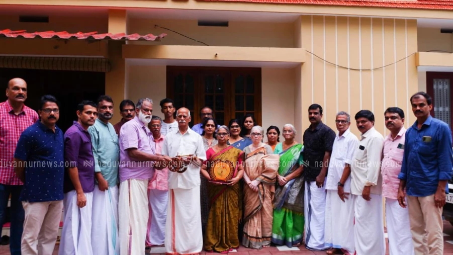 1971 വാർ വെറ്ററൻ വാഴാമ്പറ്റ രാമനുണ്ണി നായരെ ആദരിച്ചു