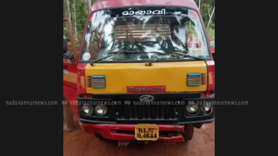  കിനാലൂരിൽ അനധികൃത മണ്ണെടുപ്പ്; ജെസിബിയും ടിപ്പർ ലോറികളും പിടിച്ചെടുത്തു