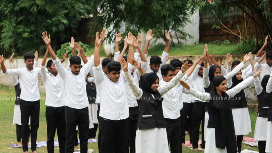 ദാറുന്നുജൂം കോളജിൽ യോഗ ദിനം ആചരിച്ചു