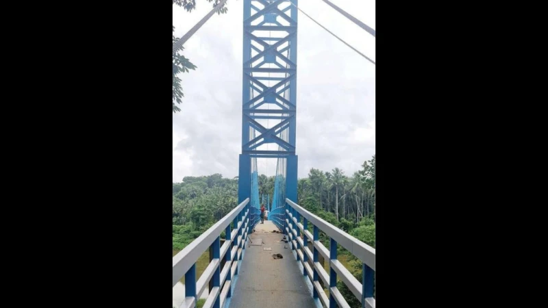 കക്കാട്-മംഗലശ്ശേരിത്തോട്ടം കടവിൽ തൂക്കുപാലം അവസാന ഘട്ട മിനുക്കുപണിയിലേക്ക്