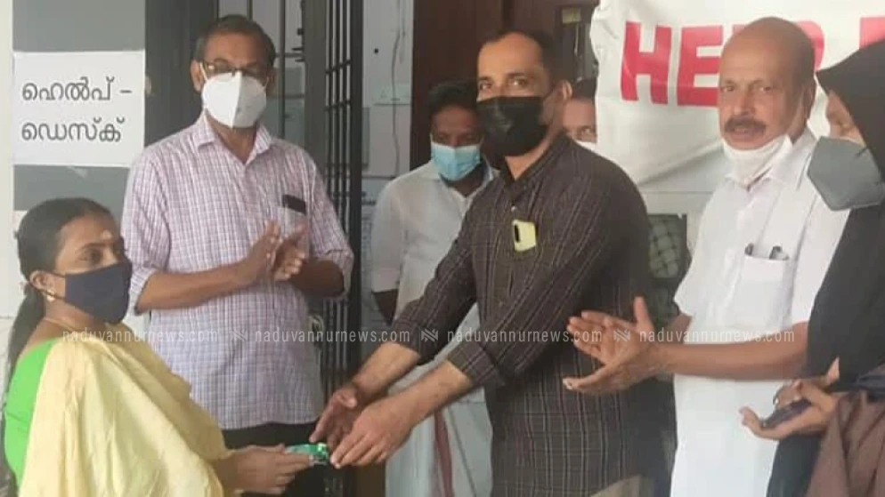 നടുവണ്ണൂർ പഞ്ചായത്ത്  ഓഫീസിൽ വനിത ജീവനക്കാരെയും ജനപ്രതിനിധികളെയും ആദരിച്ചു