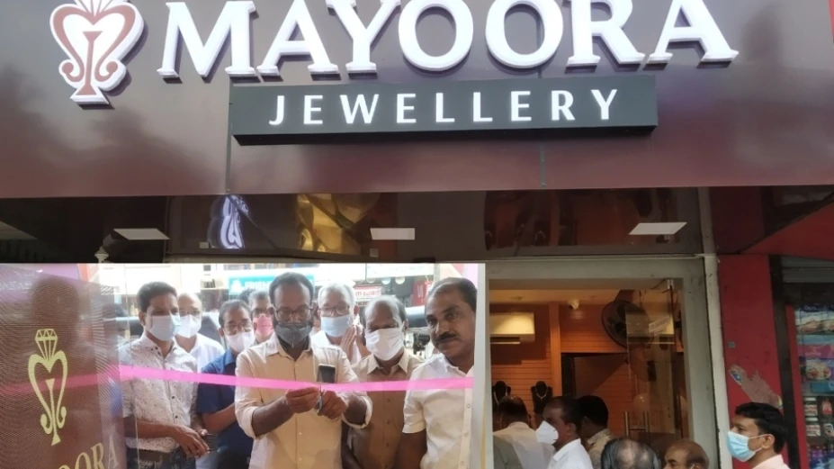 നടുവണ്ണൂര്‍ മയൂര ജ്വല്ലറി പുതുമോടിയില്‍ വീണ്ടും ജനങ്ങളിലേക്ക്