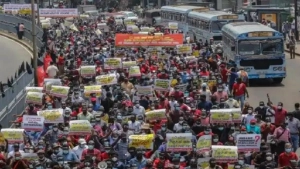 
                        ശ്രീലങ്കയിൽ കടുത്ത സാമ്പത്തിക പ്രതിസന്ധി ; ഭക്ഷണത്തിനും ഇന്ധനത്തിനുമായി ജനങ്ങൾ നെട്ടോട്ടമോടുന്നു