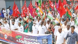 
                        കൂട്ടാലിടയിൽ ട്രേഡ് യൂണിയൻ പ്രകടനം നടത്തി