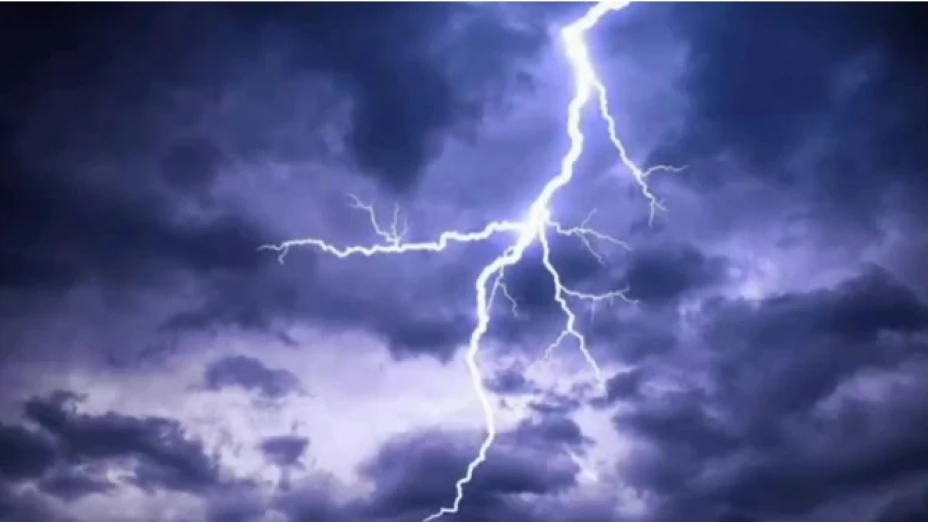 ചങ്ങരോത്ത് മേഖലയിൽ ഇടിമിന്നലിൽ വൻ നാശനഷ്ടം