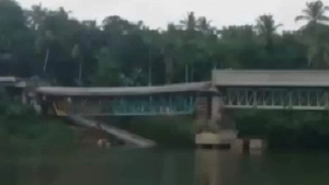 
                        കൂളിമാട് പാലത്തിന്റെ സ്ലാബുകൾ തകർന്ന സംഭവം; മന്ത്രി മുഹമ്മദ് റിയാസ് റിപ്പോർട്ട് ആവശ്യപ്പെട്ടു