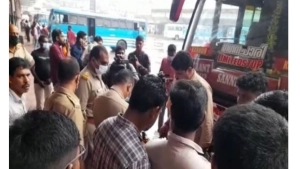 
                        കോഴിക്കോട് പുതിയ ബസ് സ്റ്റാൻഡിൽ മോട്ടോർ വാഹന വകുപ്പിൻ്റെ മിന്നൽ പരിശോധന