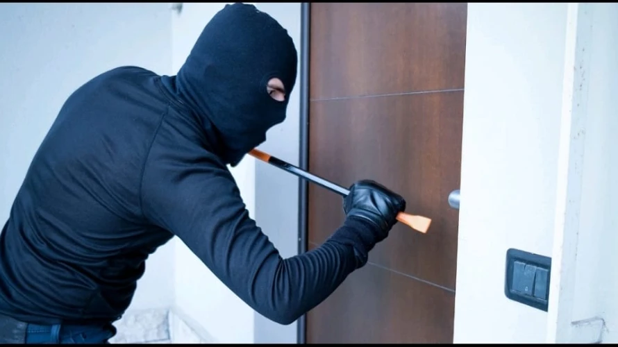 ഗൃഹപ്രവശനത്തിനിടെ കവർച്ച; കള്ളനെ പിടികൂടാനായില്ല