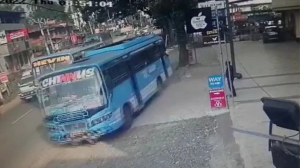 കോഴിക്കോട്ട് സ്വകാര്യ ബസ്സുകളുടെ മത്സരയോട്ടം; നടപടിയുമായി മോട്ടോര്‍ വാഹന വകുപ്പ്